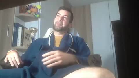 Snapshot of kikehotmachine chatting on 03-05-25, 08:54 HotMachine online show from 03-05-25, 08:54