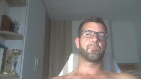 Snapshot of kikehotmachine chatting on 09-14-25, 04:00 HotMachine online show from 09-14-25, 04:00
