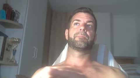 Snapshot of kikehotmachine chatting on 09-21-25, 03:30 HotMachine online show from 09-21-25, 03:30