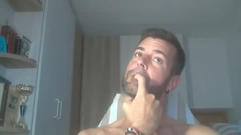 Snapshot of kikehotmachine chatting on 09-22-25, 05:48 HotMachine online show from 09-22-25, 05:48