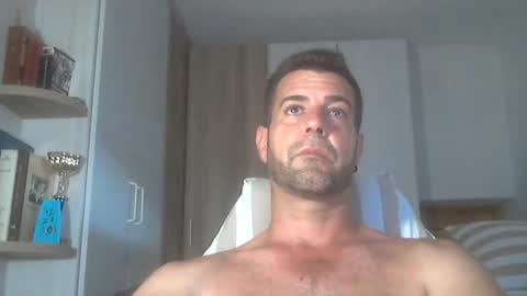 Snapshot of kikehotmachine chatting on 08-05-26, 05:05 HotMachine online show from 08-05-26, 05:05