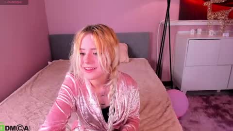 Snapshot of kiki_peach chatting on 06-23-26, 12:25 Jessica online show from 06-23-26, 12:25