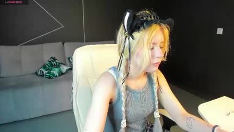 Snapshot of kiki_peach chatting on 06-28-26, 12:22 Jessica online show from 06-28-26, 12:22