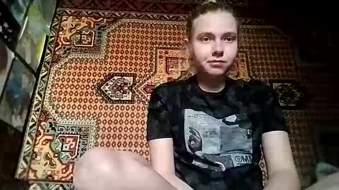 kikibang_ online show from 10-13-25, 09:42