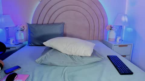 KI KI online show from 10-25-25, 08:03