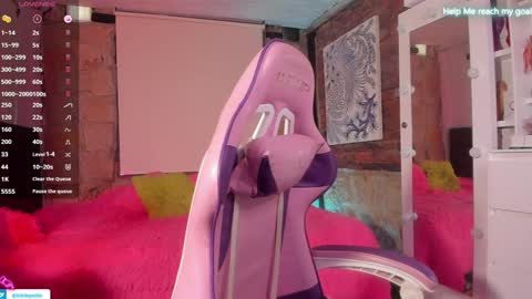 Snapshot of kikilepetite chatting on 01-16-25, 09:19 kiki online show from 01-16-25, 09:19