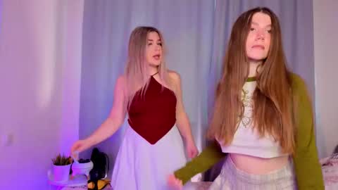 Snapshot of kileymith chatting on 11-18-25, 07:57 ZofiaLiya online show from 11-18-25, 07:57