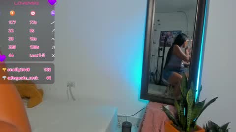 Snapshot of killaa01 chatting on 01-31-25, 11:45 Alejandra online show from 01-31-25, 11:45