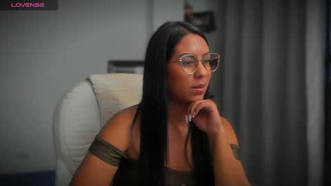 Snapshot of killaa01 chatting on 02-08-25, 11:24 Alejandra online show from 02-08-25, 11:24