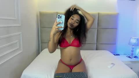 Snapshot of kilyegomez1 chatting on 06-18-26, 03:07 SHURI LUX online show from 06-18-26, 03:07