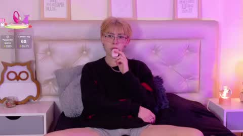 Snapshot of kim_adrien chatting on 06-24-26, 03:38 Adrien online show from 06-24-26, 03:38