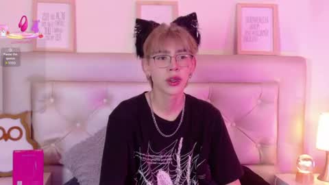 Snapshot of kim_adrien chatting on 06-27-26, 04:06 Adrien online show from 06-27-26, 04:06