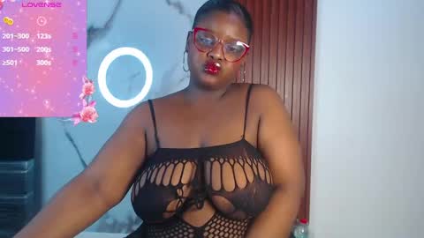 Snapshot of kim_brown2 chatting on 05-10-26, 03:01 Kim Follow me please online show from 05-10-26, 03:01