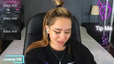 Kim online show from 10-22-25, 08:47