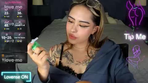 Kim online show from 11-26-25, 05:52