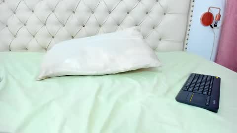 kim_eli online show from 01-30-25, 11:02