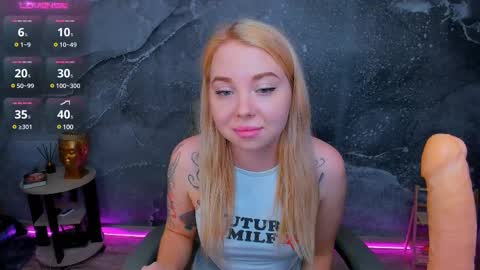 Snapshot of kim_girl_next_door chatting on 02-25-25, 08:36 KIM online show from 02-25-25, 08:36