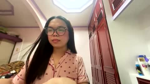 Snapshot of kim_kyile chatting on 04-18-26, 05:33 KYLIE online show from 04-18-26, 05:33