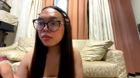 Snapshot of kim_kyile chatting on 06-02-26, 03:47 KYLIE online show from 06-02-26, 03:47