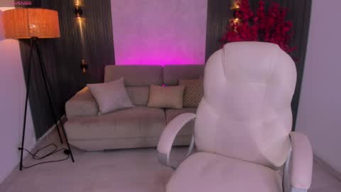 Snapshot of kim_stonee_ chatting on 04-30-26, 08:57 Kim online show from 04-30-26, 08:57