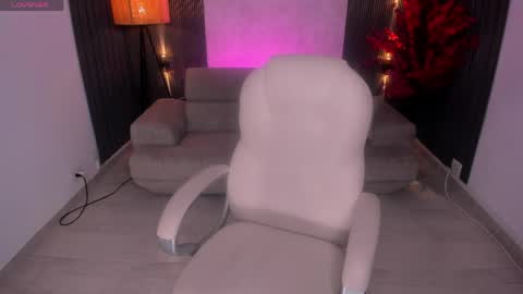 Snapshot of kim_stonee_ chatting on 05-29-26, 07:34 Kim online show from 05-29-26, 07:34