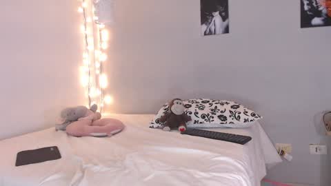 Snapshot of kimandyuk chatting on 12-14-24, 10:28 Kim  Yuk online show from 12-14-24, 10:28