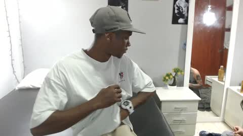 Snapshot of kimandyuk chatting on 01-07-25, 07:28 Kim  Yuk online show from 01-07-25, 07:28