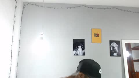 Snapshot of kimandyuk chatting on 01-11-25, 05:29 Kim  Yuk online show from 01-11-25, 05:29