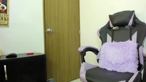 Snapshot of kimberly0825 chatting on 04-27-26, 11:36 kamila online show from 04-27-26, 11:36