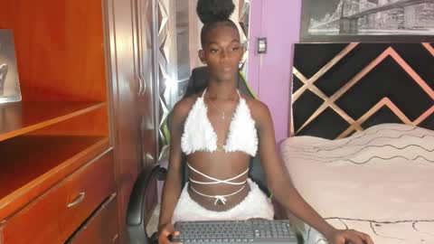 Snapshot of kimberly_ebonny chatting on 10-24-25, 02:13 kimberly_ebonny online show from 10-24-25, 02:13