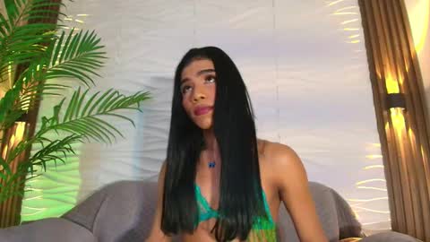 Snapshot of kimberly_gonzalez1 chatting on 10-19-25, 04:02 kimberly gonzalez online show from 10-19-25, 04:02