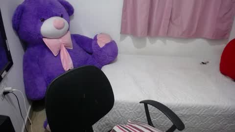 Kim online show from 11-13-25, 03:16