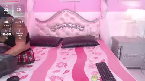 Snapshot of kimberlybale chatting on 06-11-26, 08:18 online show from 06-11-26, 08:18