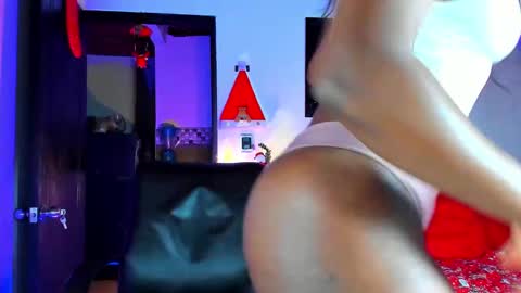 Snapshot of kimberlybanks2 chatting on 12-29-24, 02:17 Kimberly Banks online show from 12-29-24, 02:17