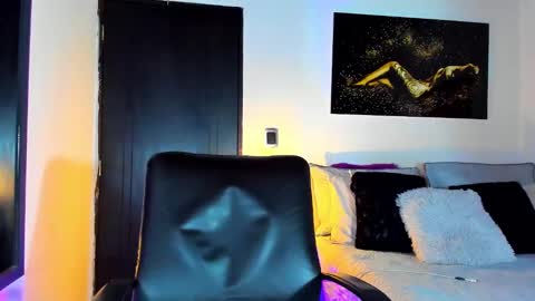 Snapshot of kimberlybanks2 chatting on 01-20-25, 10:15 Kimberly Banks online show from 01-20-25, 10:15