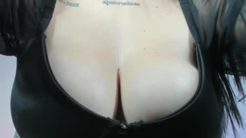 Snapshot of kimberlycoxxx chatting on 02-26-25, 06:21 kimberly online show from 02-26-25, 06:21