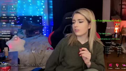 Wolfs Girl online show from 04-12-26, 02:55