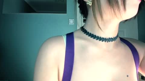 Kiki  online show from 04-19-26, 03:22