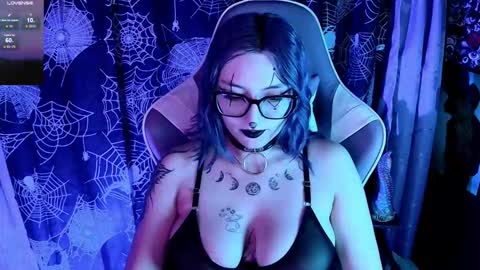 Snapshot of kimlennox_ chatting on 10-12-25, 01:32   online show from 10-12-25, 01:32