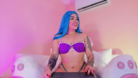 Kim  online show from 11-21-25, 08:29