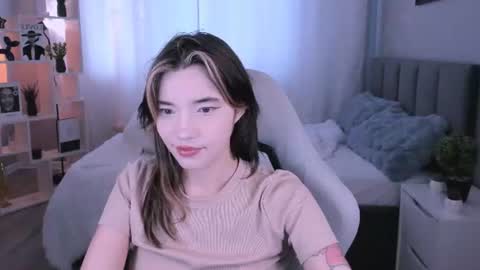 Snapshot of kimm_wong chatting on 06-25-26, 04:23 kimm wong online show from 06-25-26, 04:23