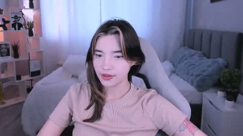 Snapshot of kimm_wong chatting on 06-25-26, 05:23 kimm wong online show from 06-25-26, 05:23
