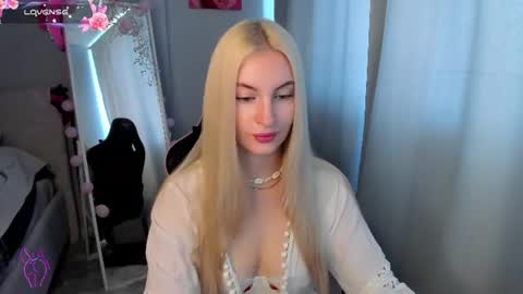 Snapshot of kimmy1_powell chatting on 06-16-26, 03:42 kimmy1_powell online show from 06-16-26, 03:42