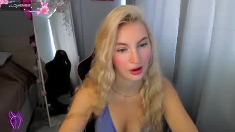 Snapshot of kimmy1_powell chatting on 06-27-26, 04:50 kimmy1_powell online show from 06-27-26, 04:50