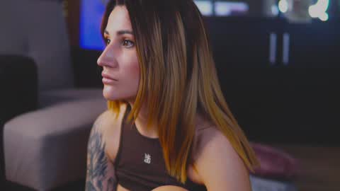 KimSkye online show from 01-18-25, 05:20