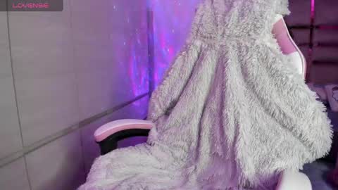 Snapshot of kimuraa_1 chatting on 02-20-25, 09:44 Kimura online show from 02-20-25, 09:44