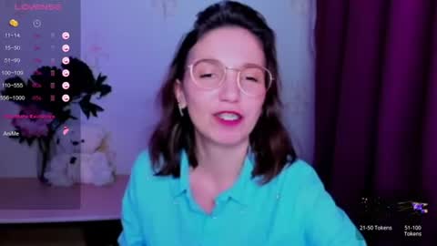 Snapshot of kindhazelhere_ chatting on 06-21-26, 04:31 Hazel online show from 06-21-26, 04:31