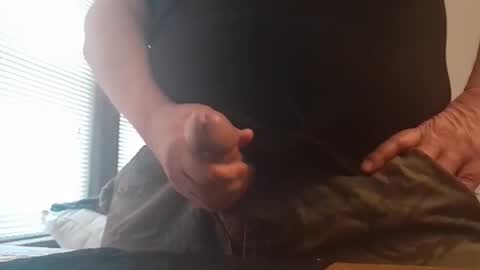 Kindofabear online show from 02-22-26, 09:46