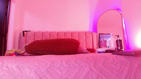 Bella online show from 04-18-26, 03:10