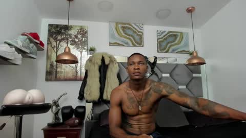 Snapshot of king_fitt_ chatting on 01-23-25, 12:52 HOT MEN BLACK online show from 01-23-25, 12:52